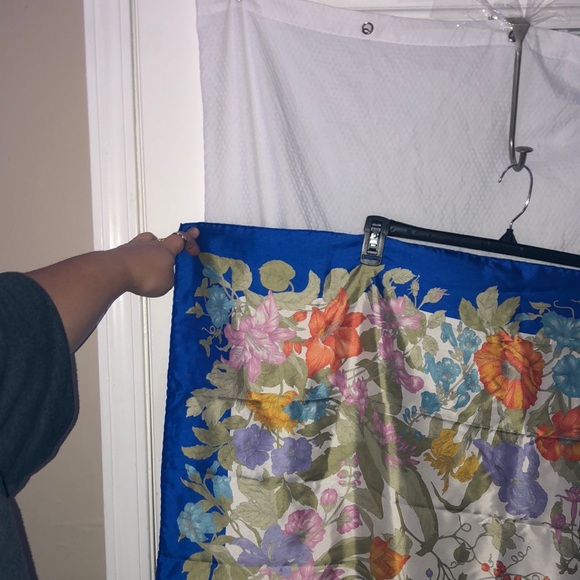 34x34 Coach Silk Scarf Adorned With Florals, Cherries, Vines and a Blue Boarder - Picture 6 of 7